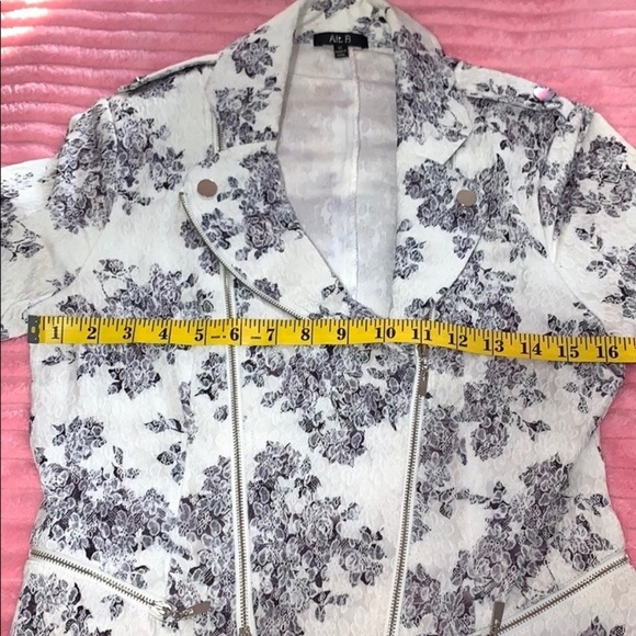 Floral Jacket Size M - Picture 9 of 14